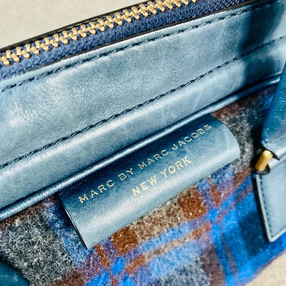 Authentic Marc by Marc Jacobs Crossbody Bag with straps. - Picture 3 of 5